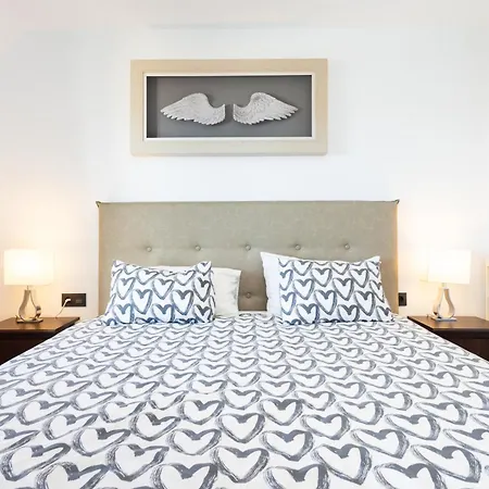 Home2book Chic Penthouse With Terrace, Cruz Apartment *